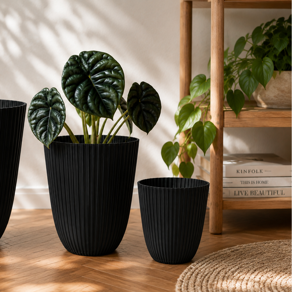 Schwarzes Rillen-Pflanzgefäß von LEAFerservice, dekorativer Pflanztopf für den Innenbereich mit gerilltem Design