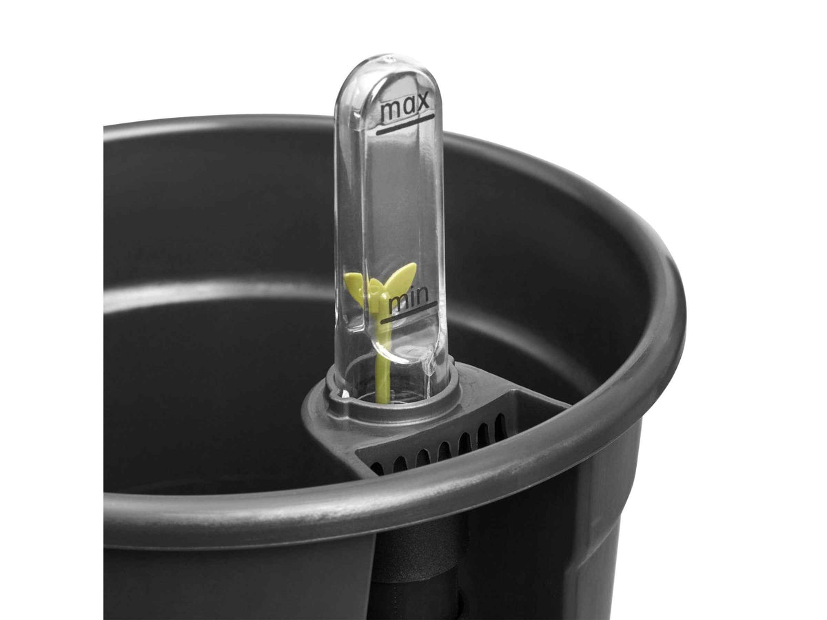Schwarzer elho Selbstbewässerungs-Topfeinsatz mit Wasserstandsanzeige für effiziente Bewässerung von Pflanzen.