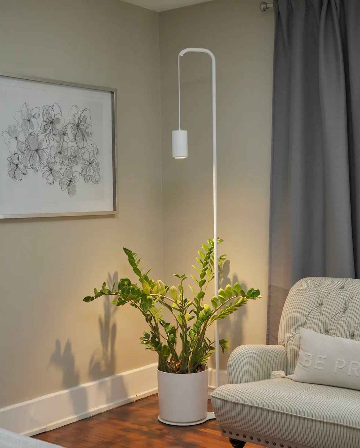 Soltech Willow™ Vita LED-Pflanzenlampe mit Standfuß
